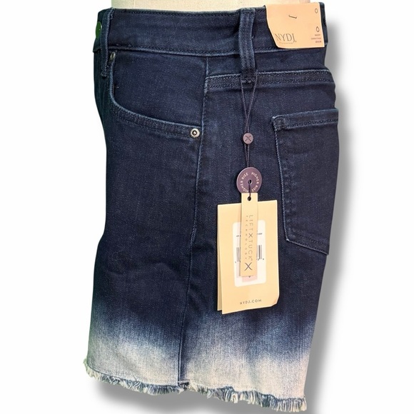 NWT NYDJ High-Rise Dip-Dyed Dark Wash Denim Shorts with Raw Hem Size 0 - Picture 7 of 13